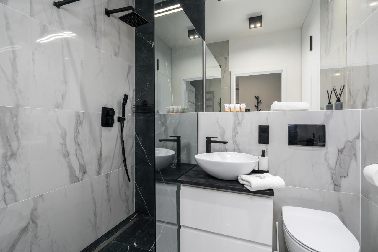 Exclusive Apartment With Terrace By Renters พอซนาน ภายนอก รูปภาพ